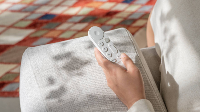 Die neue Fernbedienung des Google TV Streamers (Bild: Google)